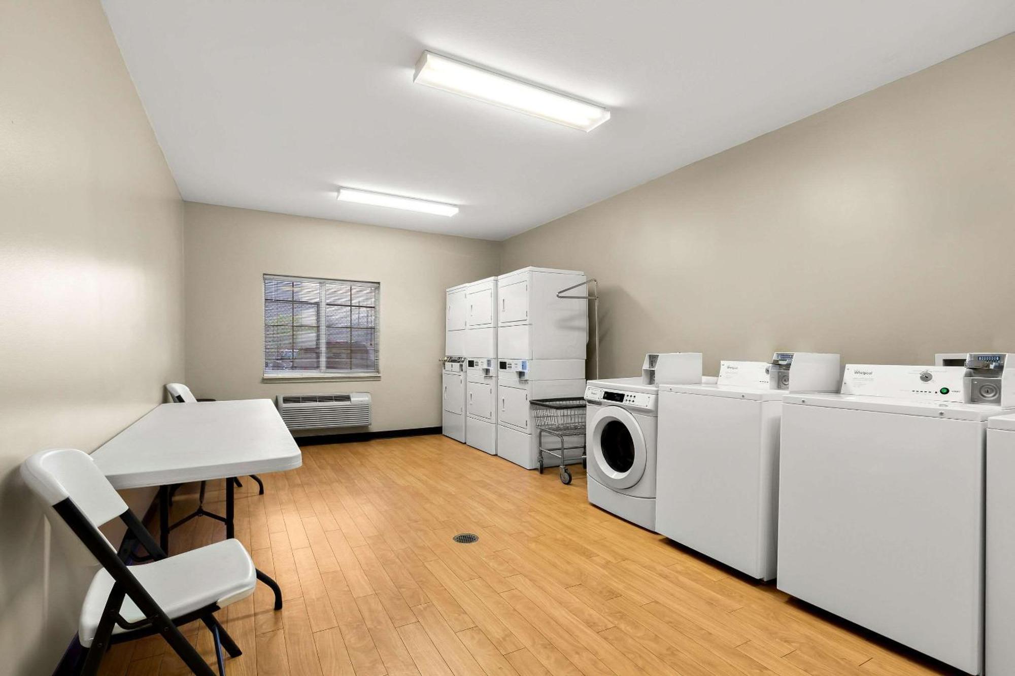 Suburban Studios Morgantown Dış mekan fotoğraf